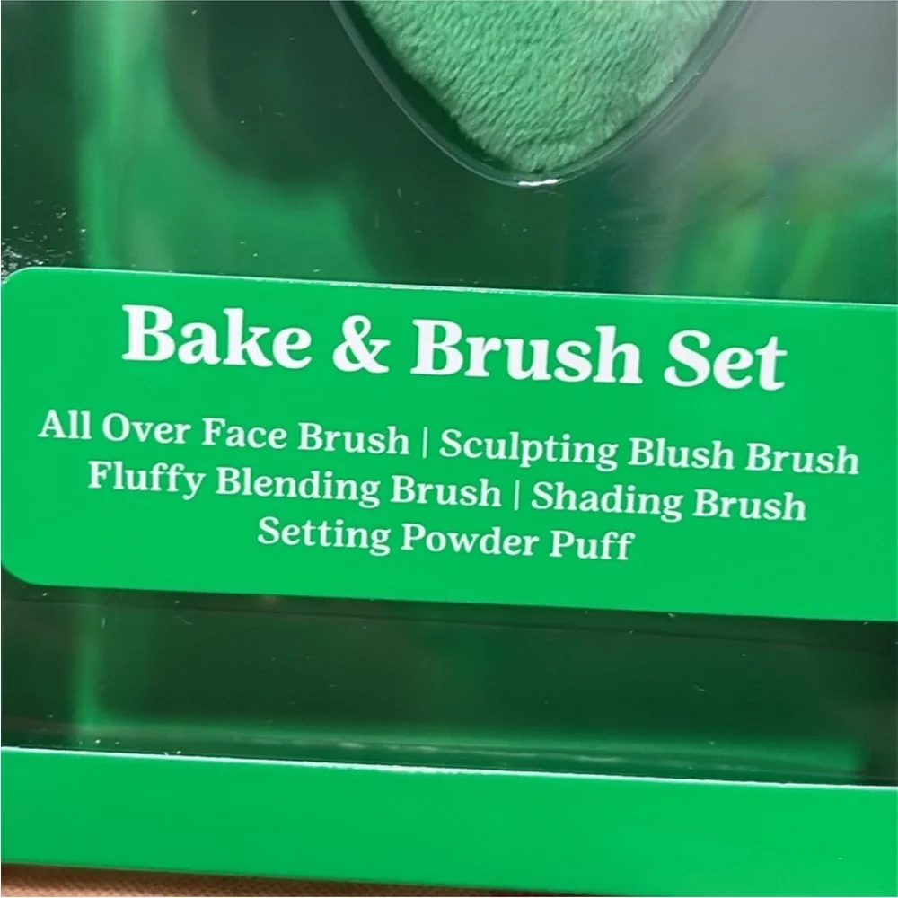 New Hard Candy Girl Scouts Bake & Brush Set Makeup Brush Set. Brand New